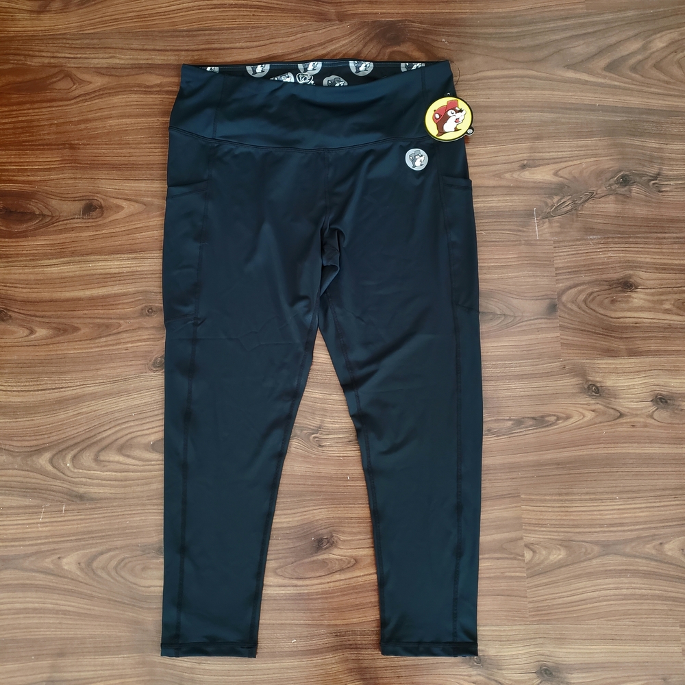 New XL Women's BUC-EE'S Black Leggings with Leg Pockets!